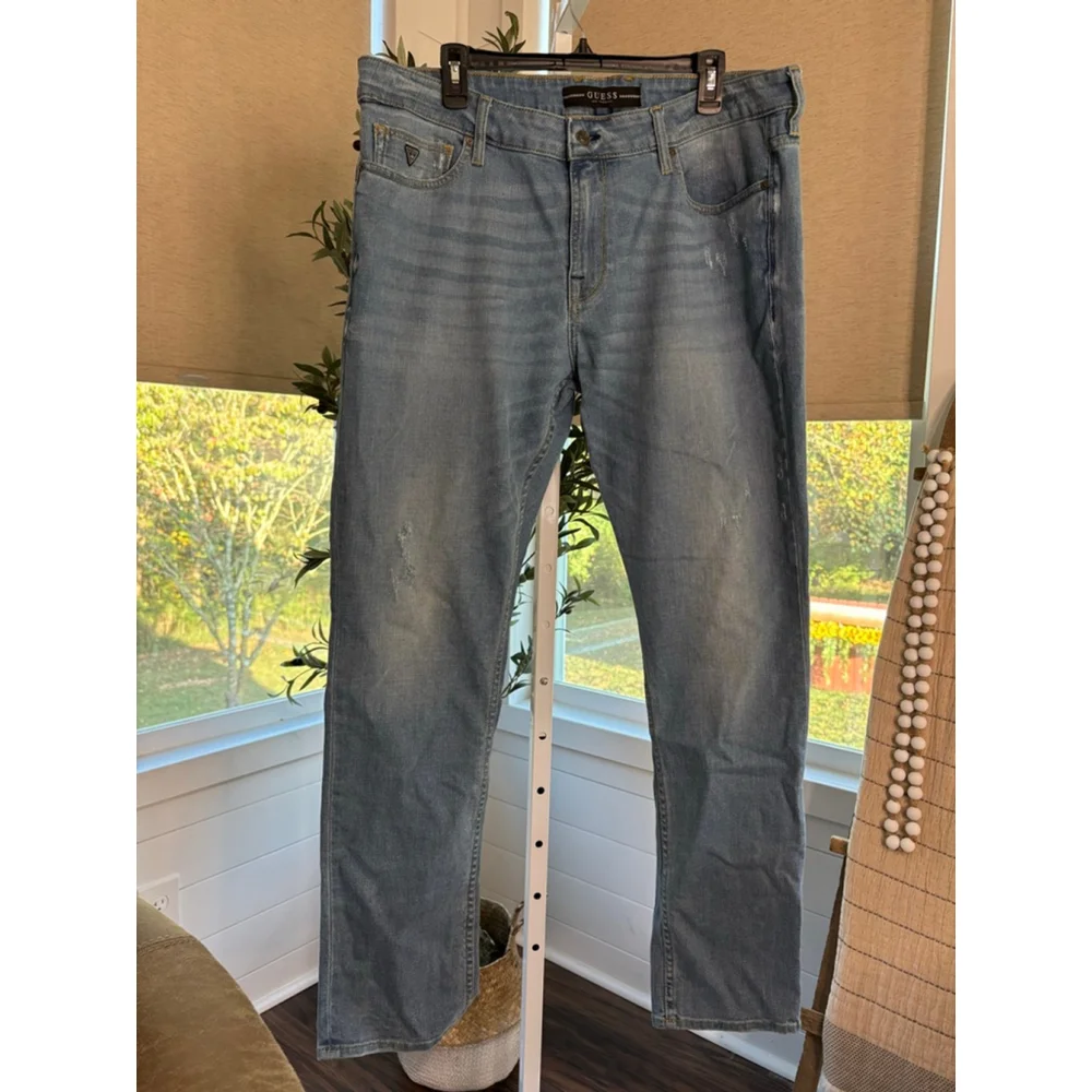 F13. Men’s Guess Denim Jeans, Light Wash, Factory Distressed, Slim Tapered, 38
